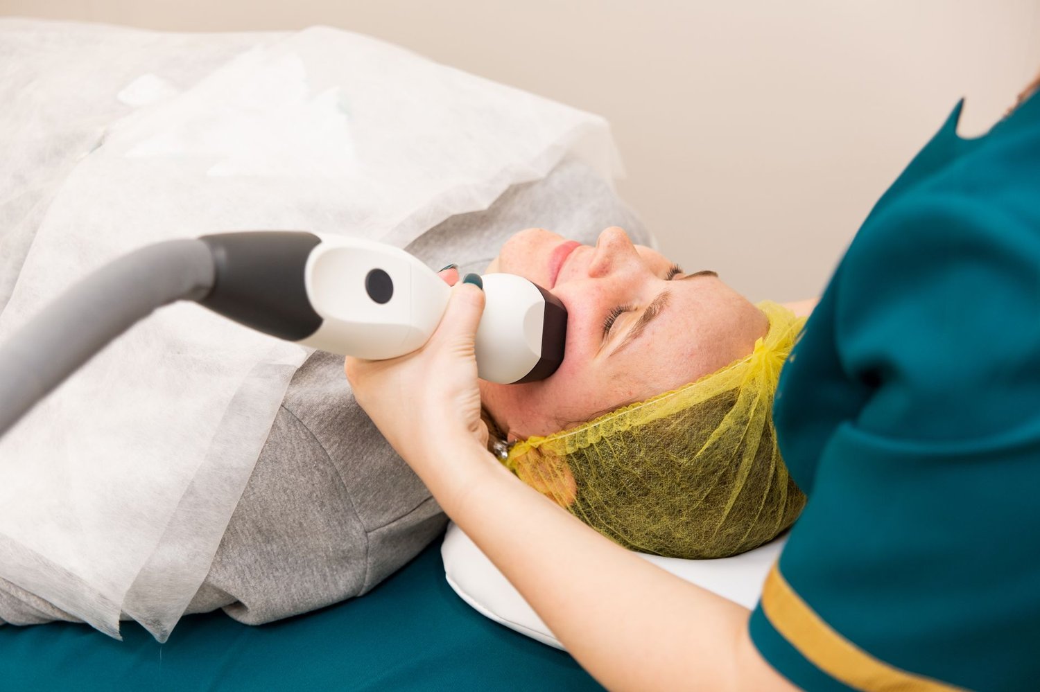 HIFU ultrasound skin-lifting treatment